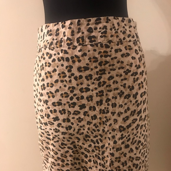 Banana republic like new cheetah skirt - Picture 3 of 3